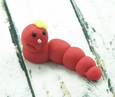 Figurka cukrowa na tort gąsienica ozdoby na tort urodzinowe czerwona Figurka cukrowa na tort gąsienica ozdoby na tort urodzinowe czerwona